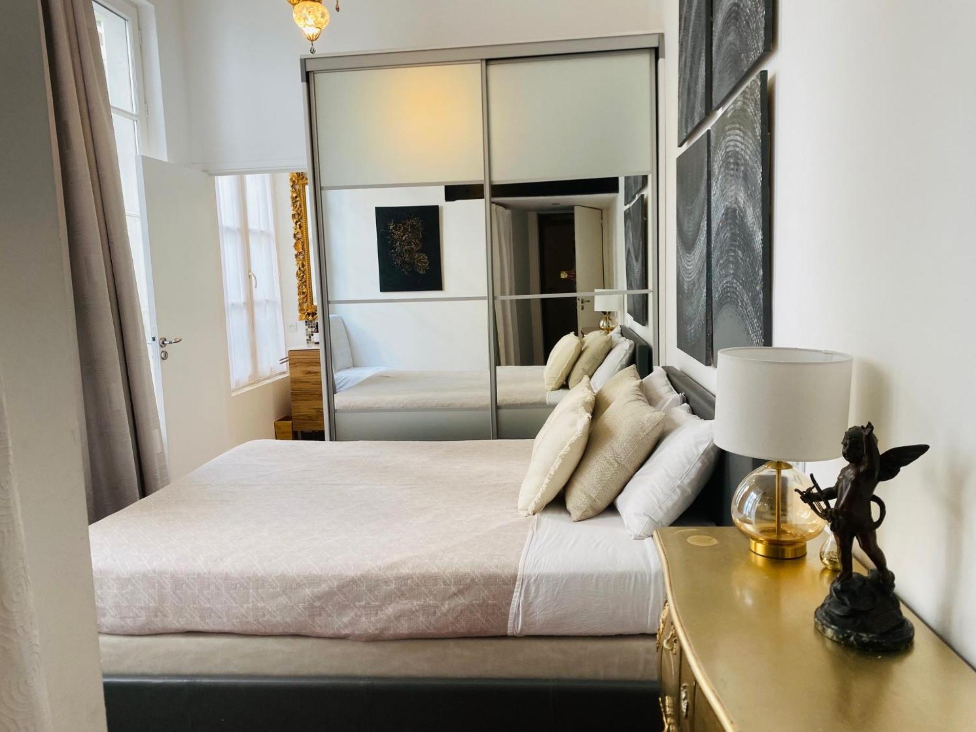 פריז Romantic Apartment Near Le Marais מראה חיצוני תמונה